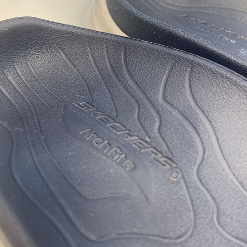 Skechers navy flip flops - Picture 5 of 9